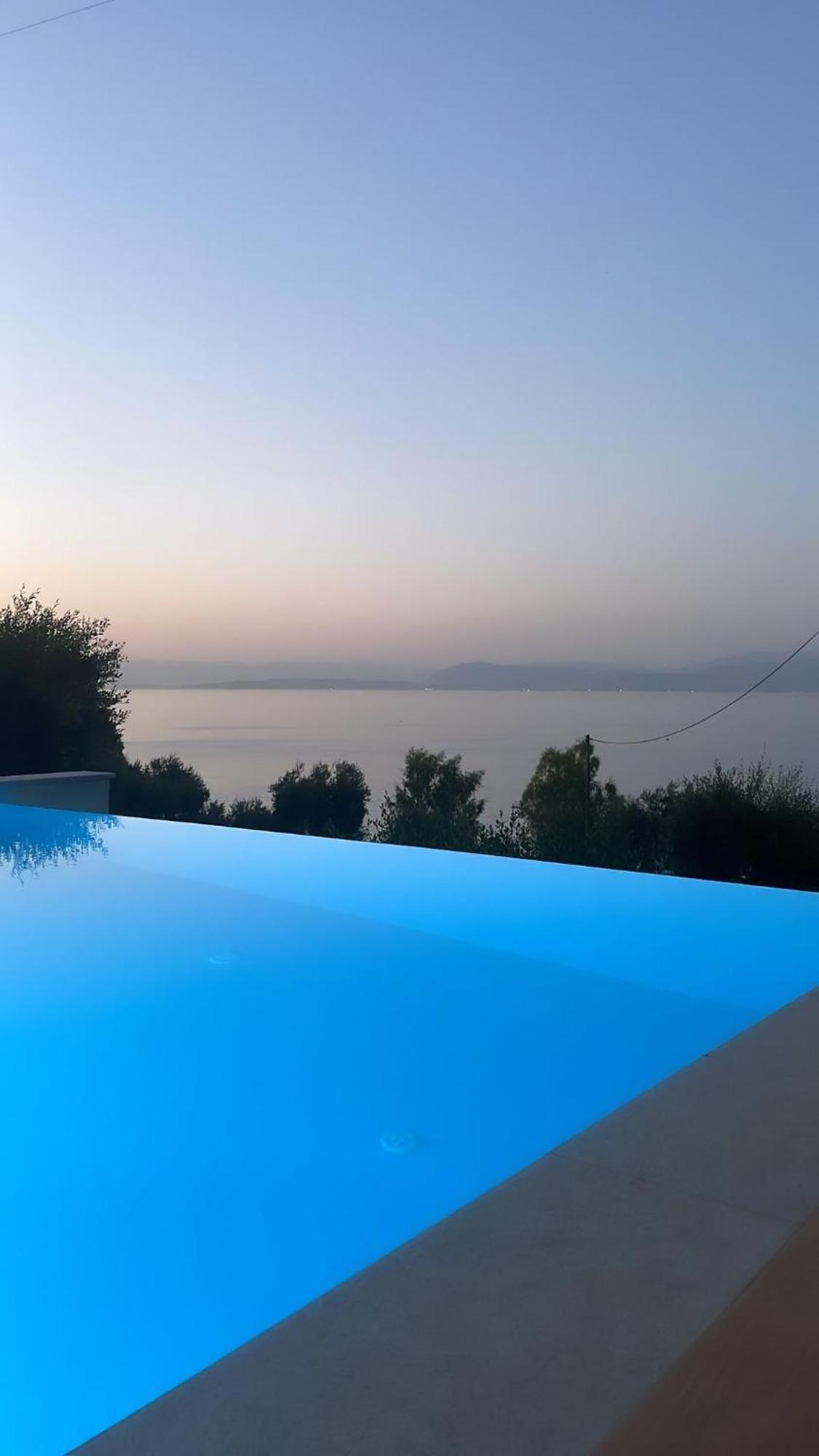 Veroniki Penthouse Deluxe Apartment Agios Ioannis Peristerion Eksteriør billede